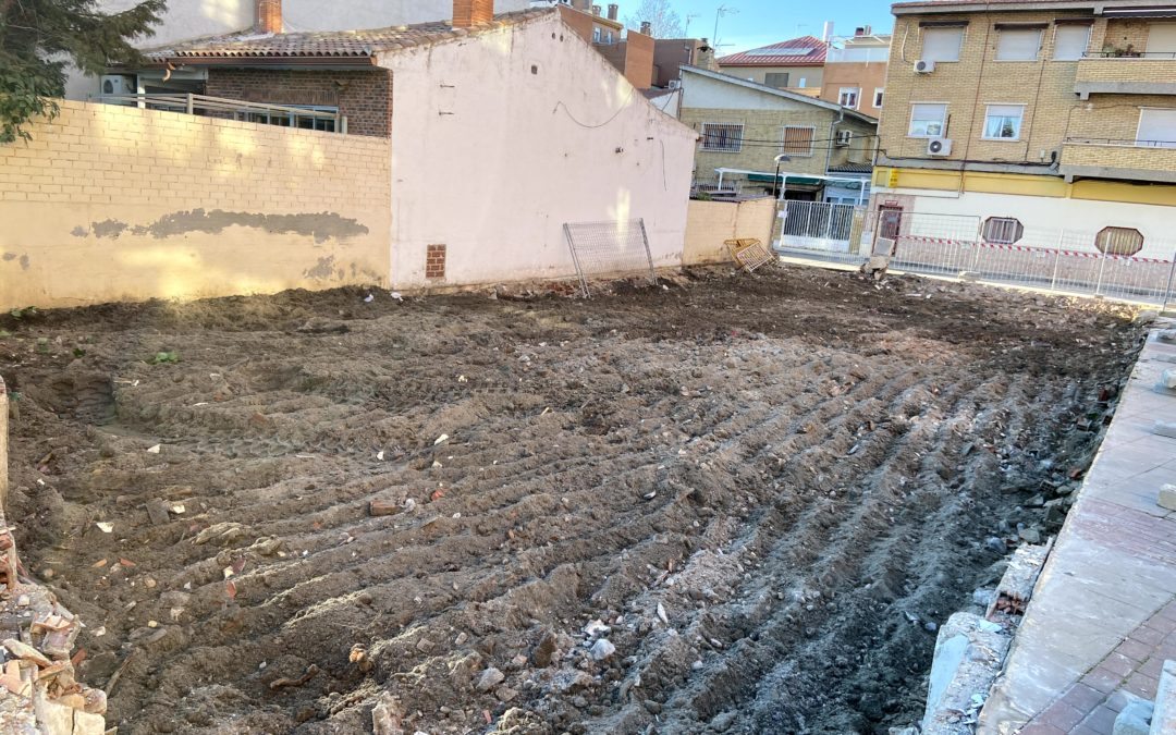 Derribo para próxima construcción en la calle Aragón,6